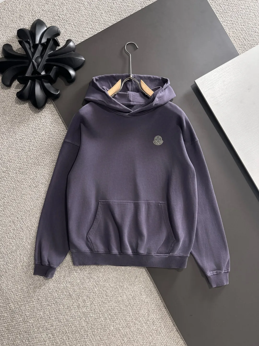 Next day shipping P720 Stone lsland/stone island high quality 2025 autumn and winter new casual heavy industry suit exclusively developed by yb! High quality production! The top version of the trading company channel order, external orders for imported custom fabrics, high breathability and comfort, impeccable details, absolutely worth buying! This type of suit is also a must-have for lazy people. You don’t have to think about how to match it, you can just get it in one set! Brand element design concept, delicate and soft feel! It presents a casual cut and the upper body shape is great! On sale simultaneously on the official website! From a high-end men's positioning brand, the low-key luxury taste is irresistible! Exquisite workmanship and impeccable quality! The overall style is simple, fashionable and timeless, fully meeting the requirements of stylish and tasteful dressing! Sizes: S to XXL (or state your height and weight when placing an order)